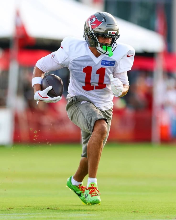 Buccaneers Colocam Jalen McMillan na Lista de Lesionados